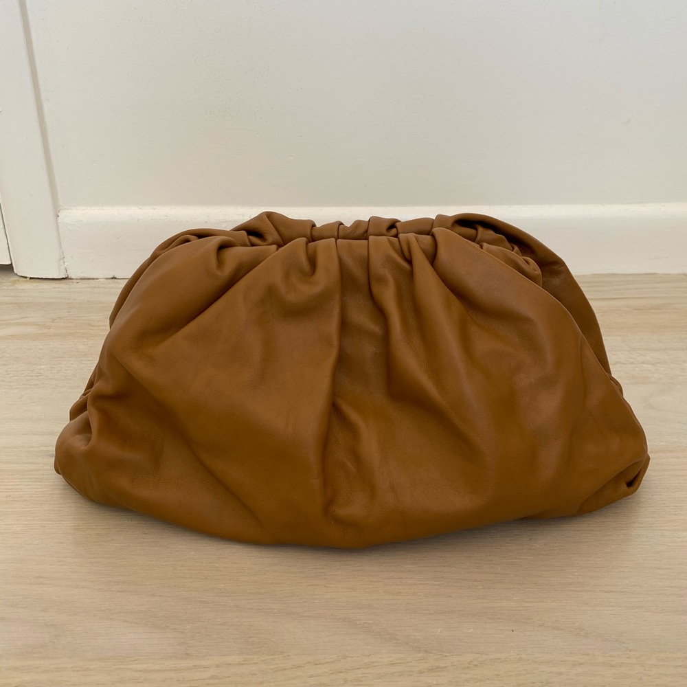 BOTTEGA VENETA - the pouch in calf brown
